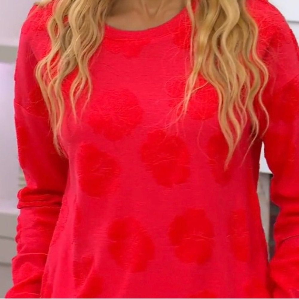 AnyBody Crew Neck Red Hibiscus Jaquard French Terry Top | Elastic Hem | Small - Picture 2 of 8